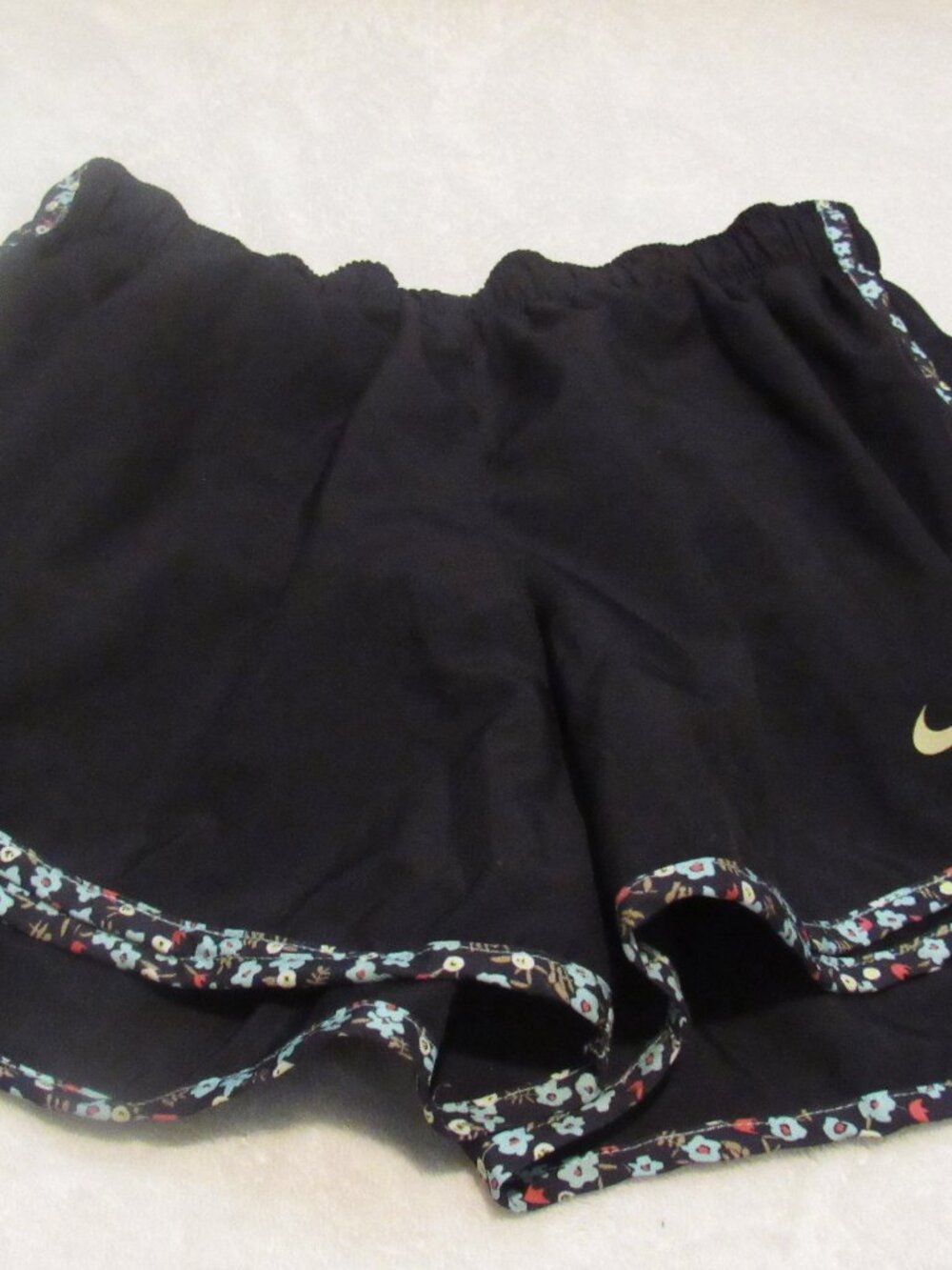 Nike Dri Fit Tempo Black /Floral Trim Active Running Shorts Size Small USED